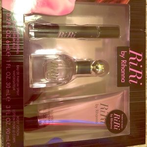 Riri by Rihanna Perfume Set
